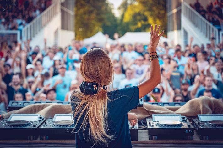 Nora En Pure